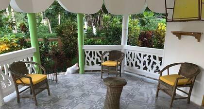 3 Bed, 2 Bedroom House