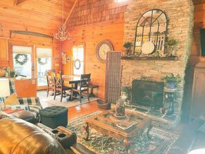 Smart TV, fireplace - Welcome to Whiskey Woods! (Boone)