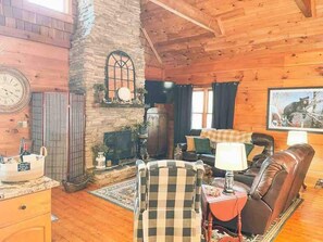 Smart TV, fireplace - Welcome to Whiskey Woods! (Boone)