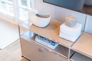 Unclassified image, 2 of 42, button