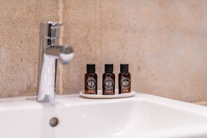 Unclassified image, 4 of 42, button