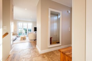 Unclassified image, 4 of 42, button