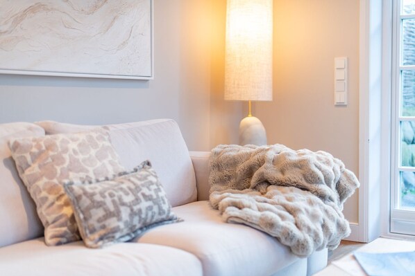 Unclassified image, 1 of 42, button