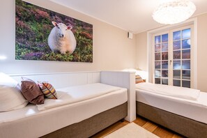 Unclassified image, 5 of 42, button