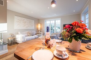 Unclassified image, 3 of 42, button