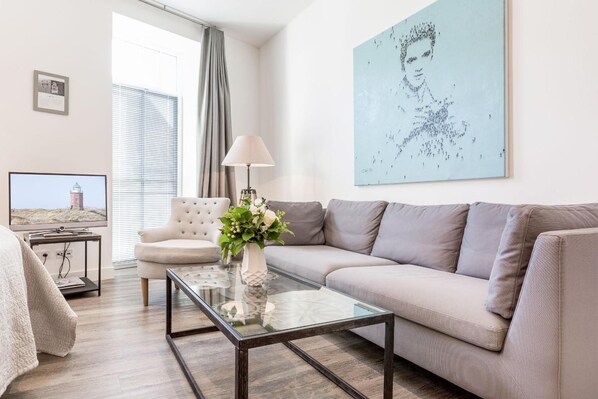 Unclassified image, 1 of 28, button - Stimmig. Besonders. Exklusiv. - Art Your Life - Residenz, Whg. 6 "craig" - Objekt-id: Rsw/06 - Art (Sylt)