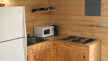 冷蔵庫、電子レンジ、コンロ、コーヒー / ティーメーカー