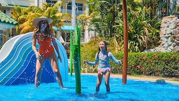 3 outdoor pools, open 8:00 AM to 6:00 PM, pool loungers