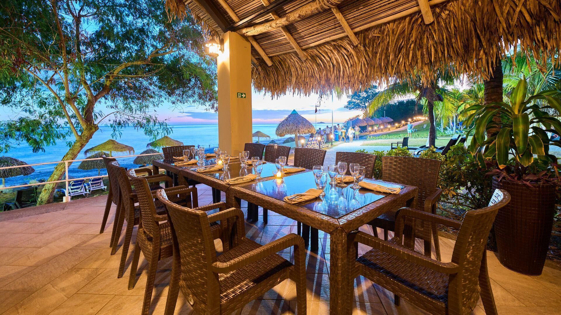 4 Restaurants, Frühstück, Mittagessen, lokale und internationale Küche