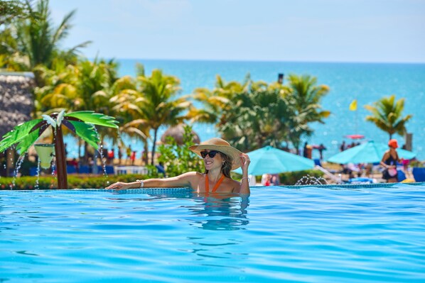 3 outdoor pools, open 8:00 AM to 6:00 PM, pool loungers