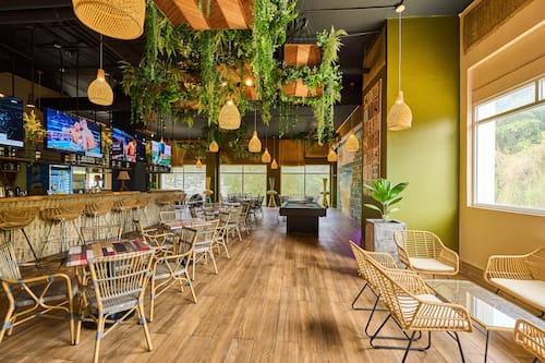 3 bars/lounges, poolside bar