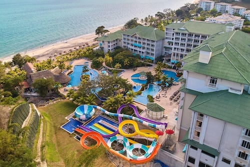 3 outdoor pools, open 8:00 AM to 6:00 PM, sun loungers