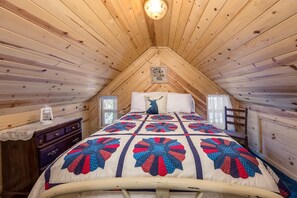 2 bedrooms, desk, travel cot, WiFi