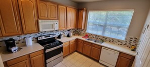 Private kitchen - Beautiful house with lake view near disney (Kissimmee)
