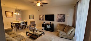 Living area - Beautiful house with lake view near disney (Kissimmee)