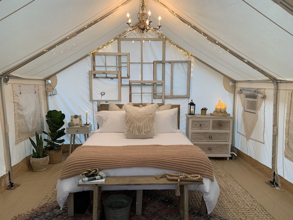 1 bedroom, free WiFi, bed sheets - White Canvas Camp - Luxury A/C Glamping in Naples! (Naples)