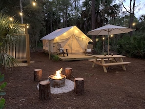Outdoor dining - White Canvas Camp - Luxury A/C Glamping in Naples! (Naples)