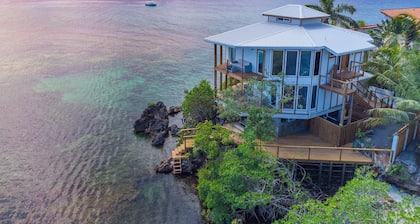 Wow! Views and more, fantastic 2 bedroom in West End - Villa Agua