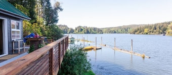 Secluded mini lakefront Cabin on North Tenmile Lake - Boat in only.