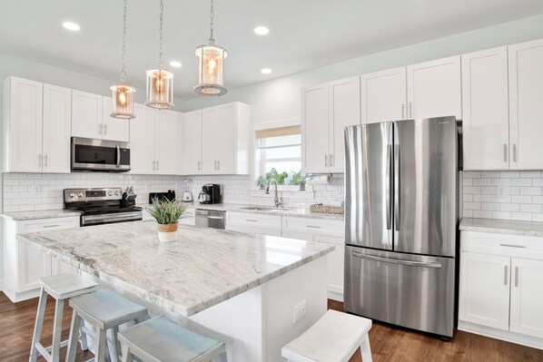 Microondas, horno, lavavajillas y cafetera y tetera 