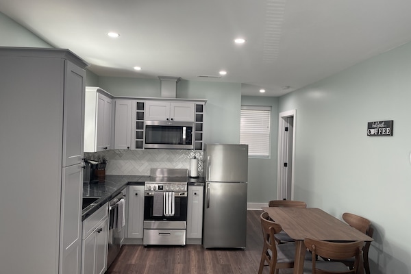 Køleskab, mikrobølgeovn, ovn, kogeplade