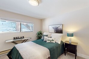 3 dormitorios, tabla de planchar con plancha, Internet y ropa de cama