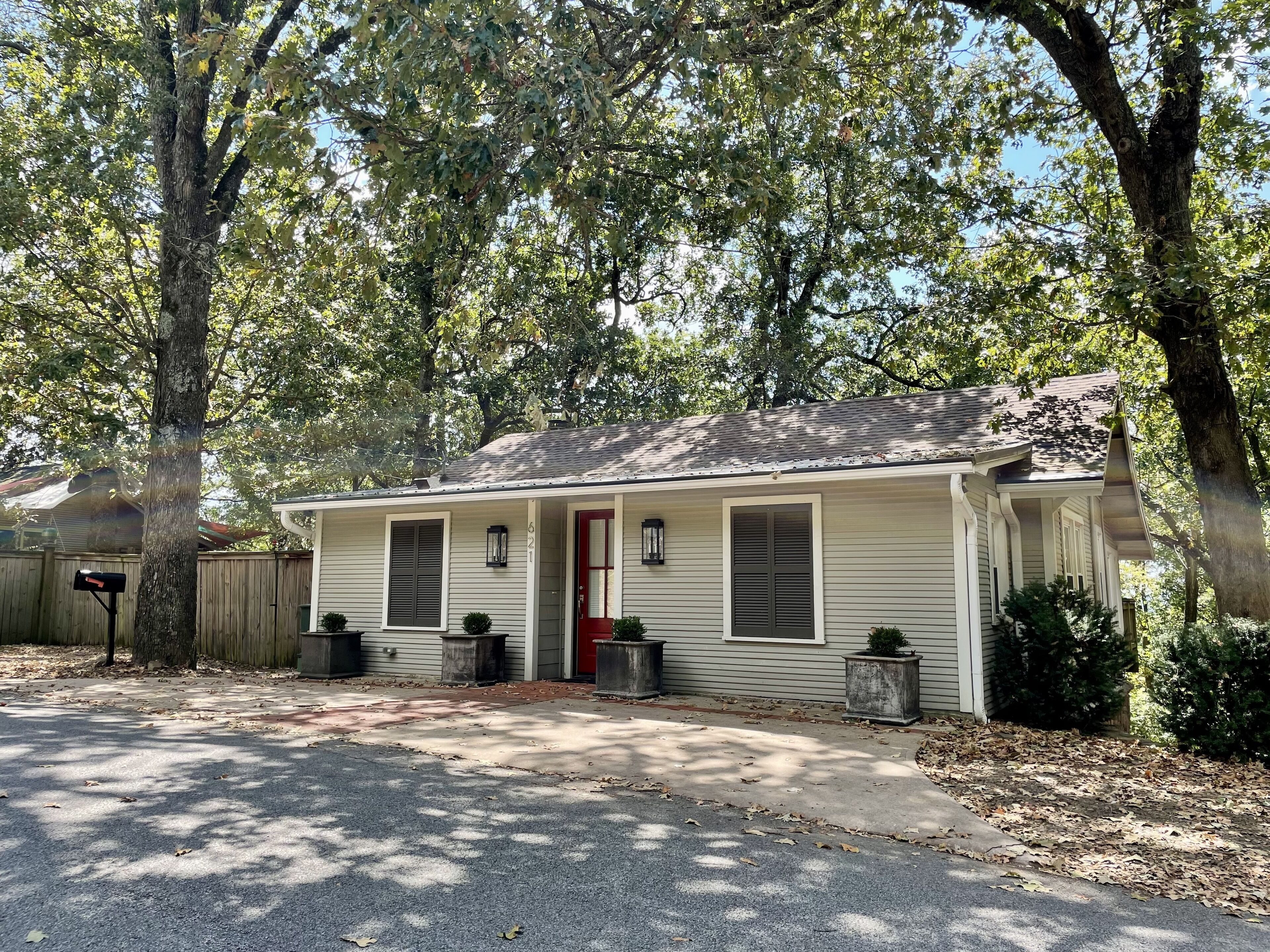 5 min away from UofA, Fayetteville Square and Dickson, 3 bed & 2 bath