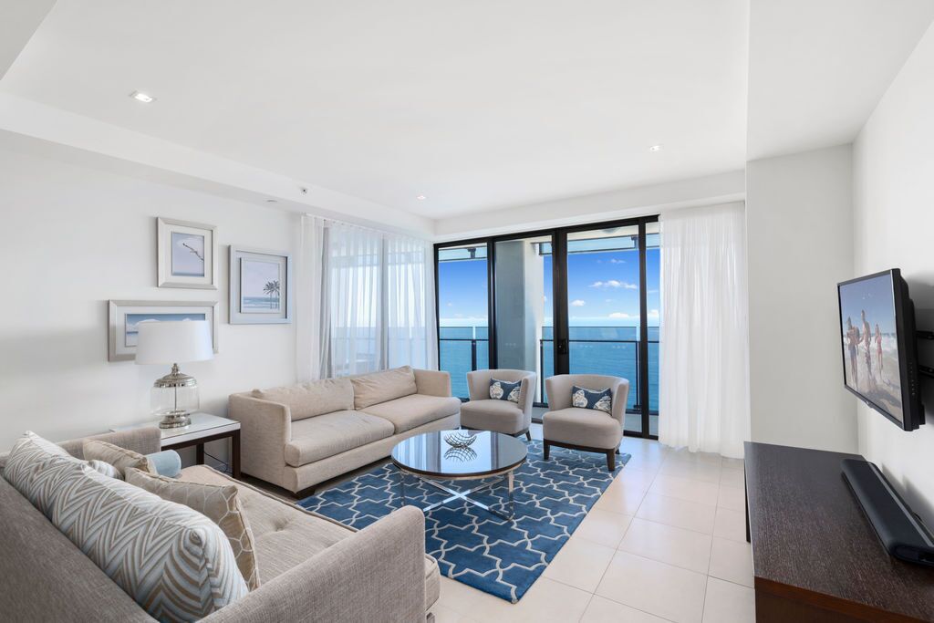 🌊 Level 58 - 2 Bedroom plus Study. Sleeps 6 🌊