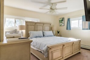 4 bedrooms, desk, iron/ironing board, travel cot