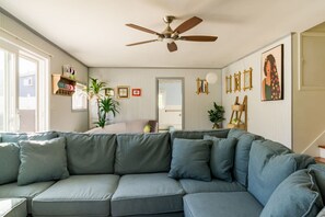 Flat-screen TV, Netflix, Hulu, streaming services