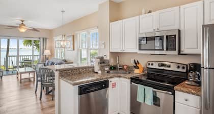 Waterfront retreat with balcony views, kayak, SUP, central AC & washer/dryer
