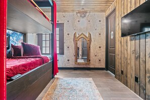 6 habitaciones, tabla de planchar con plancha, wifi y ropa de cama 