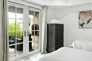 6 bedrooms, iron/ironing board, free WiFi, bed sheets