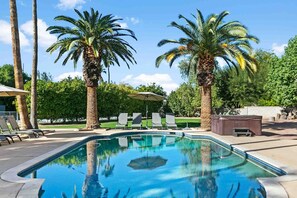 A heated pool - SWSS 6 BR Resort Home | Sleeps 14 | Heated Pool & Hot Tub | Pickleball & Tennis | Putting... (Scottsdale)