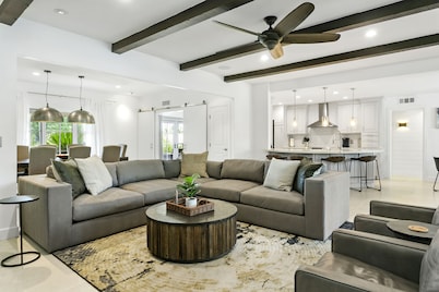 Awesome backyard! PICKLEBALL/Sport court Pool Spacious Fun for Everyone - Fore!