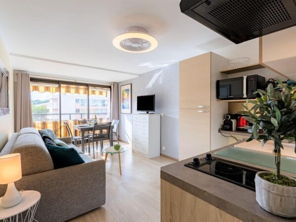 Télévision à écran plat