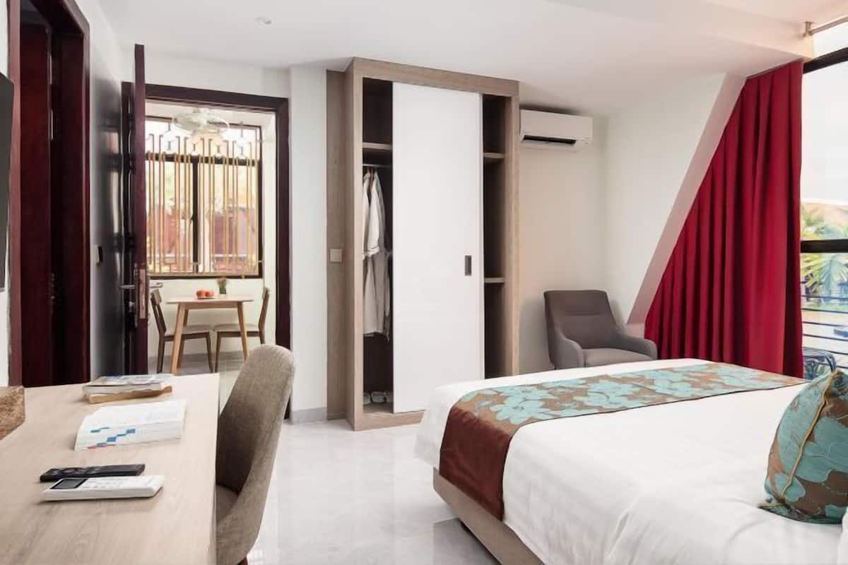 1 bedroom, premium bedding, minibar, in-room safe