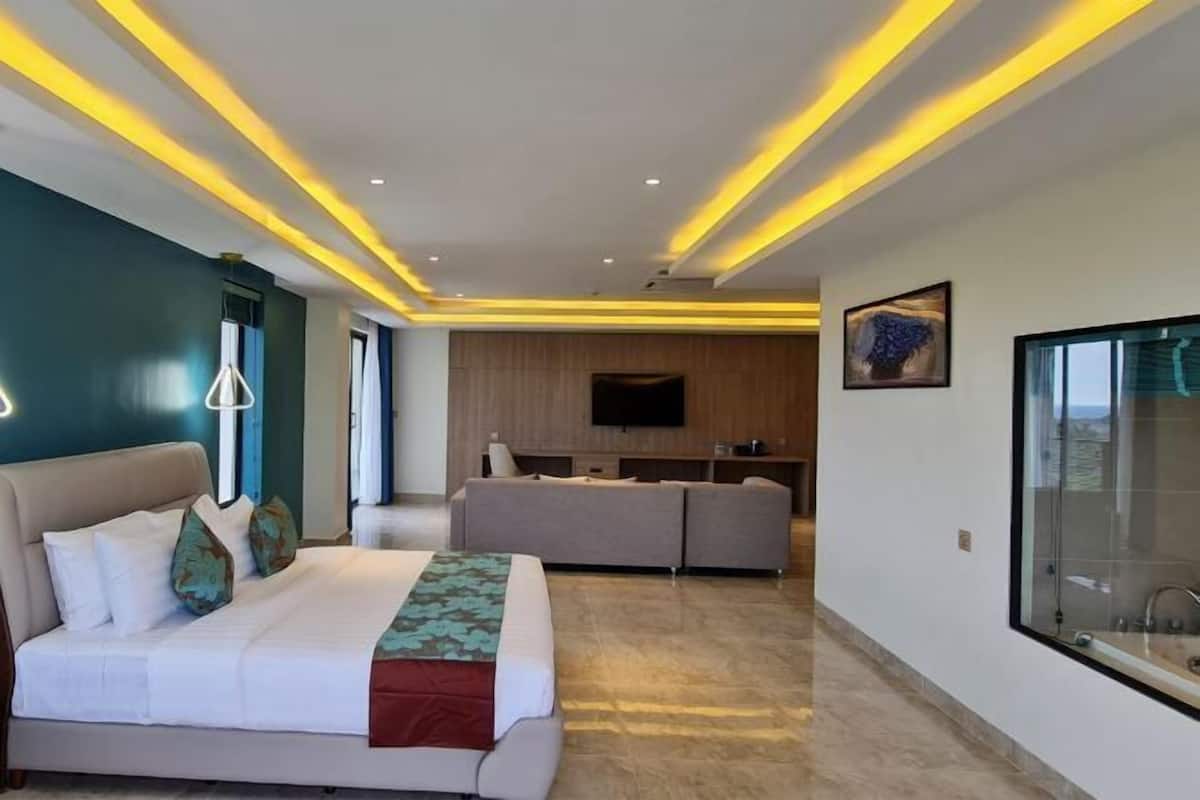 1 bedroom, premium bedding, minibar, in-room safe