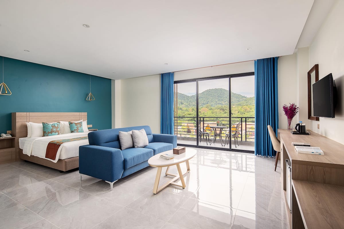 Deluxe Double with Pool & Mountain View | 1 bedroom, premium bedding, minibar, in-room safe