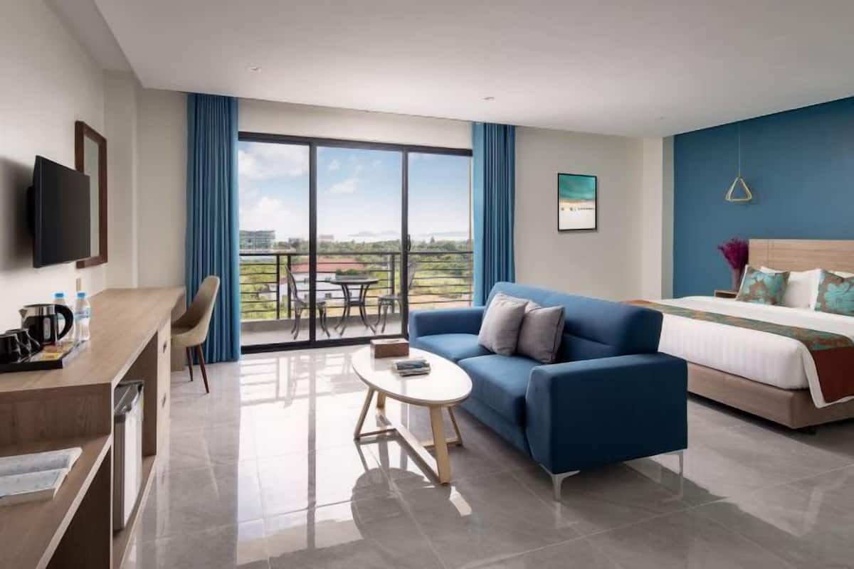 1 bedroom, premium bedding, minibar, in-room safe