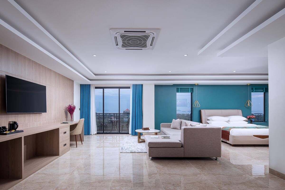 Vakara Executive Room with Sea View | 高級寢具、迷你吧、房內夾萬、書桌