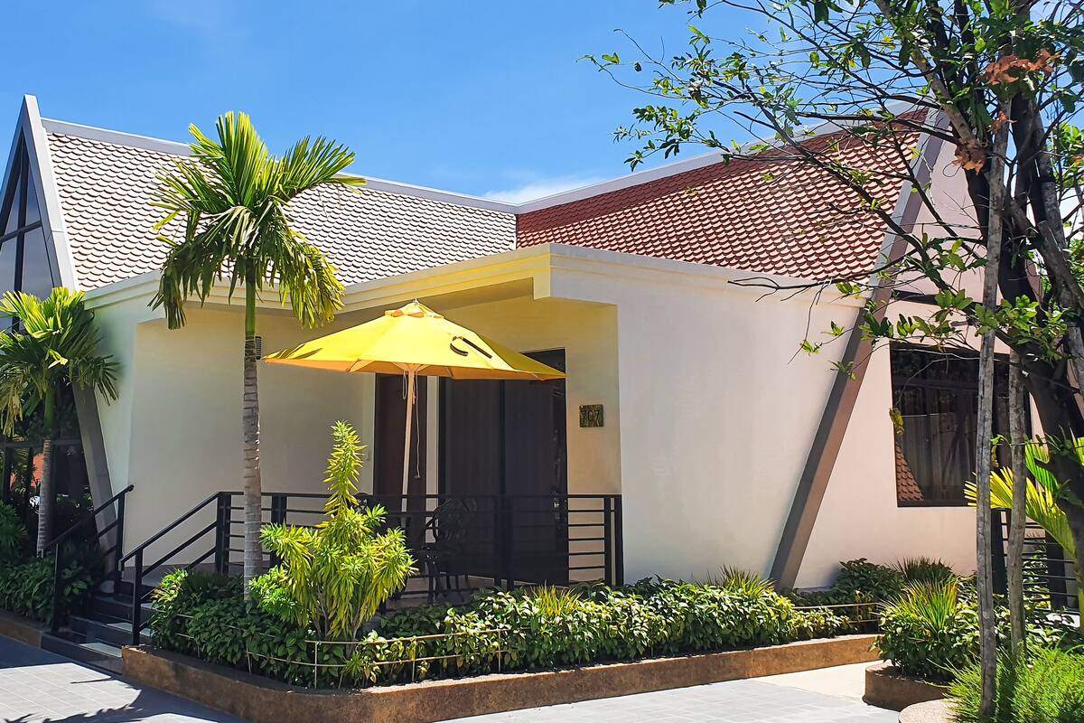 Two-Bedroom Bungalow | 陽台景觀