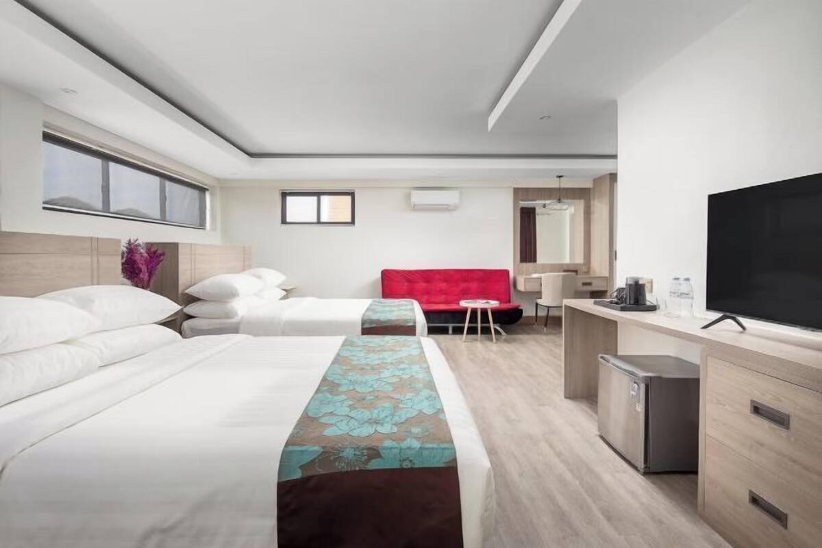 1 bedroom, premium bedding, minibar, in-room safe