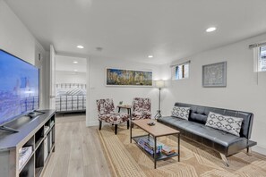 Smart TV, fireplace, offices
