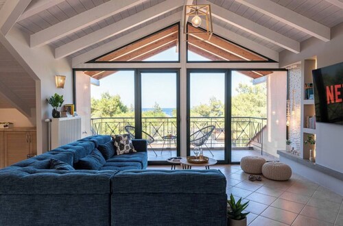 Gregory's loft (100 meters from the beach)