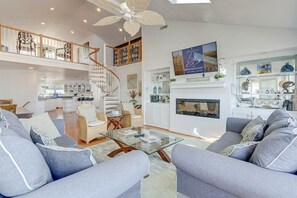 TV, tavolo da calcetto, tavolo da ping pong