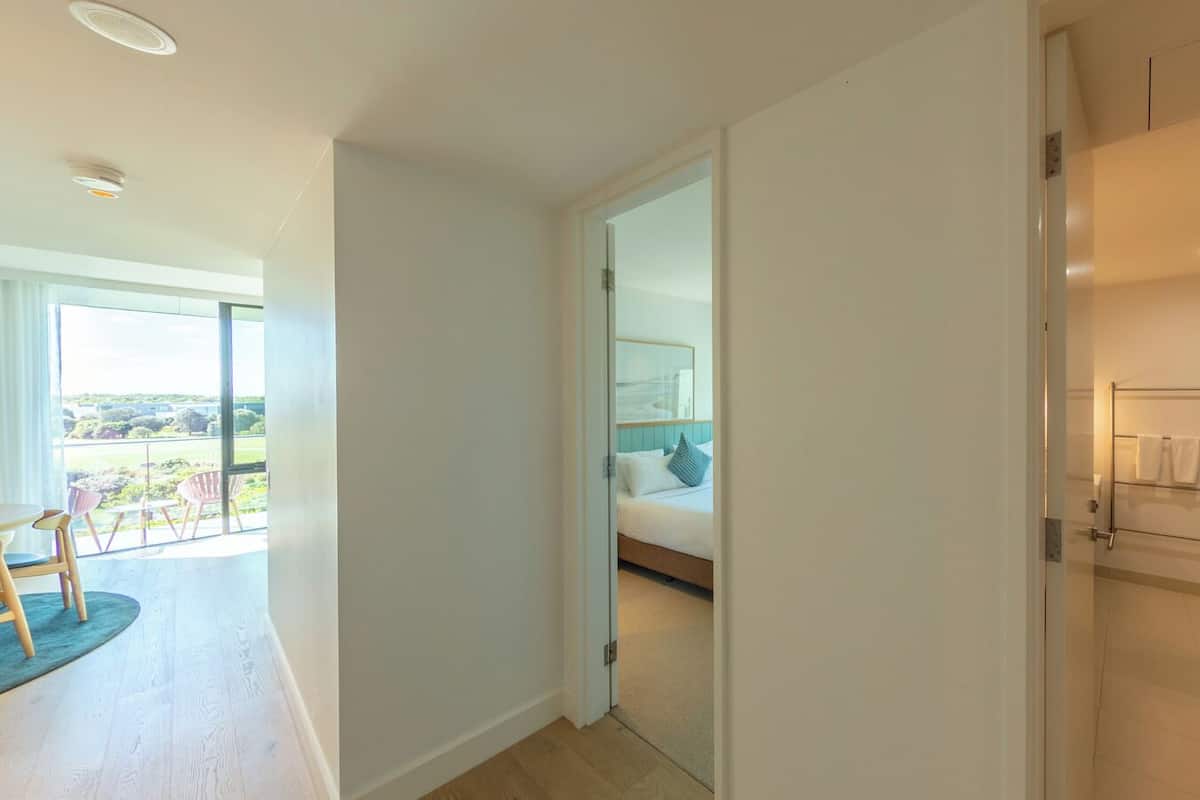 In-room safe, desk, laptop workspace, soundproofing