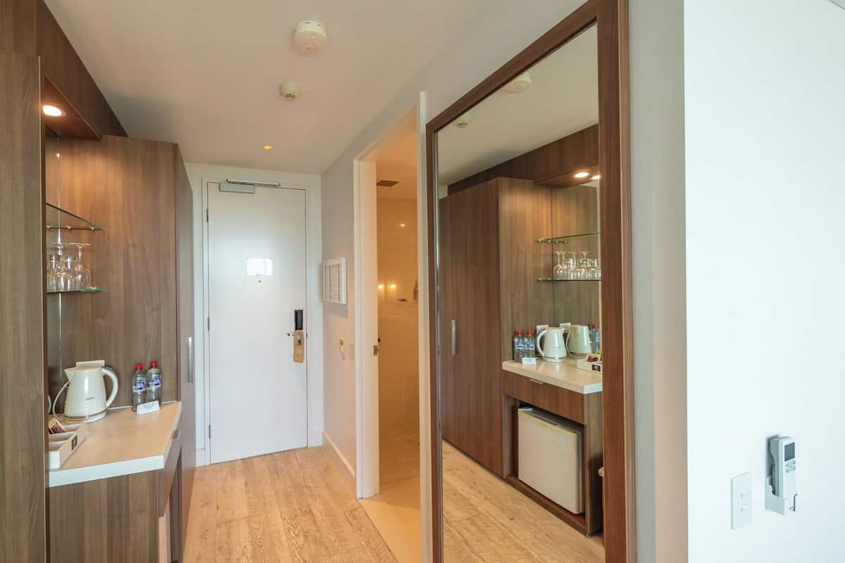 In-room safe, desk, laptop workspace, soundproofing