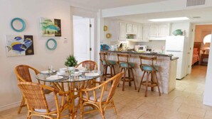 Condo, 2 Bedrooms | Dining