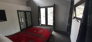 4 bedrooms, iron/ironing board, bed sheets, wheelchair access - Luxury Designer home on Beautiful Macleay Island, just 1 hour from Brisbane! (MacLeay Island)